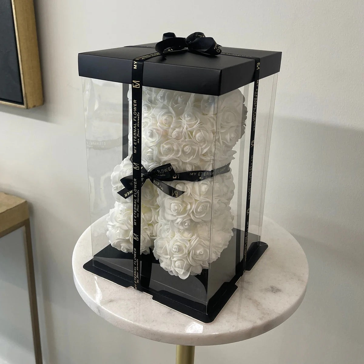 Ourson en Roses Éternelles – Cadeau Parfait pour la Saint-Valentin