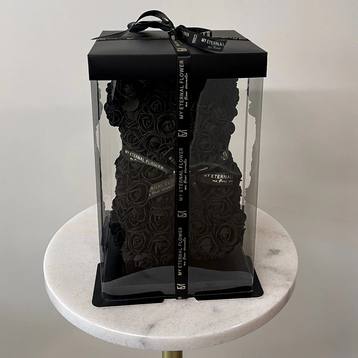 Ourson en Roses Éternelles – Cadeau Parfait pour la Saint-Valentin